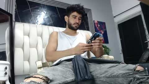 aaron_jones_1 online show from April 19, 8:11 pm