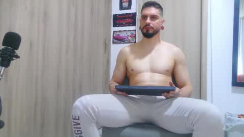 Aaron kwok online show from October 25, 3:40 am