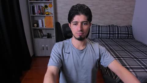 Aaron online show from January 5, 8:01 pm