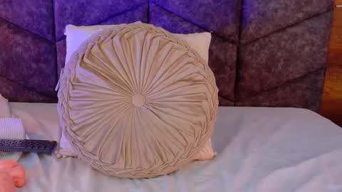 Snapshot of aaronbaker__ chatting on October 21, 8:01 pm AARON online show from October 21, 8:01 pm
