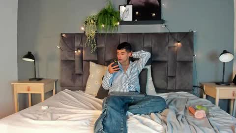 Snapshot of aaronbaker__ chatting on October 9, 9:09 pm AARON online show from October 9, 9:09 pm