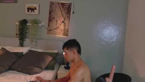 Snapshot of aaronbaker__ chatting on October 3, 8:17 pm AARON online show from October 3, 8:17 pm