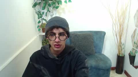 Aaron online show from February 25, 11:47 am