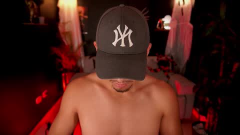 Snapshot of aaronfox_ chatting on October 3, 11:29 am AARON online show from October 3, 11:29 am