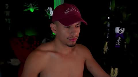 Snapshot of aaronfox_ chatting on October 16, 12:16 pm AARON online show from October 16, 12:16 pm