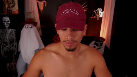 Snapshot of aaronfox_ chatting on October 19, 12:32 pm AARON online show from October 19, 12:32 pm