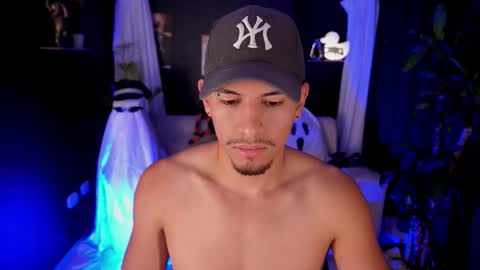 Snapshot of aaronfox_ chatting on October 5, 12:35 pm AARON online show from October 5, 12:35 pm