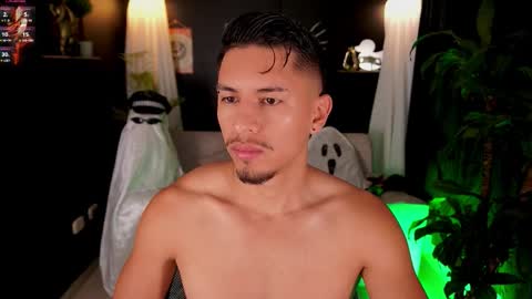 Snapshot of aaronfox_ chatting on October 7, 3:08 pm AARON online show from October 7, 3:08 pm