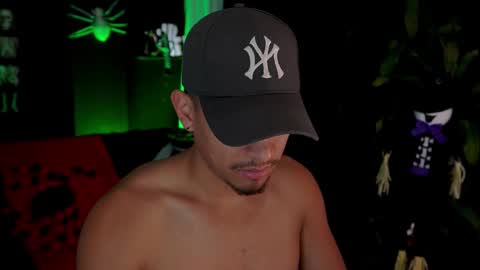 Snapshot of aaronfox_ chatting on October 20, 1:05 pm AARON online show from October 20, 1:05 pm