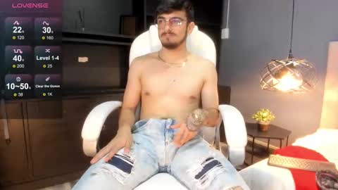 aaronfuentes7 online show from September 24, 6:36 pm