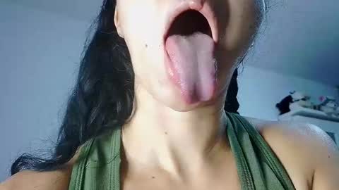 Snapshot of abbi_moon chatting on February 23, 11:25 pm Martina online show from February 23, 11:25 pm