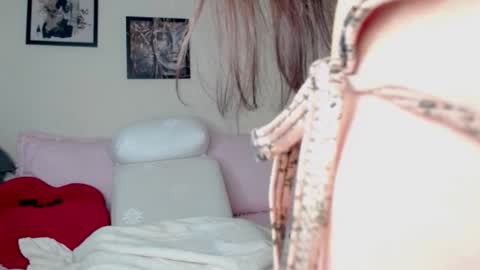 Abbie Hard  --------------- Streaming from 0800 - 0400 UTC-5 online show from October 12, 2:15 am