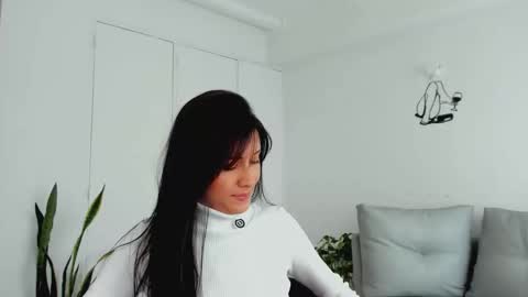 Laura  online show from February 5, 3:48 pm