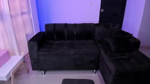 Abby Dixon  online show from April 18, 7:07 pm