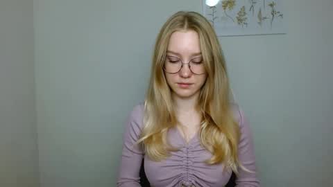 Abby Lovense is active online show from September 27, 10:46 am