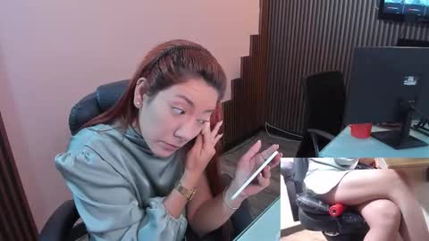 Abby Stones online show from December 5, 11:30 am