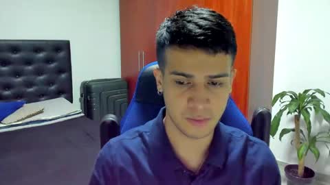 Independence model AbelAsburgo online show from October 19, 4:50 am