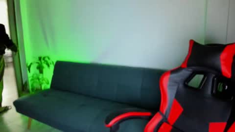 Independence model AbelAsburgo online show from March 12, 9:57 am