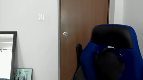 Independence model AbelAsburgo online show from January 10, 7:00 pm