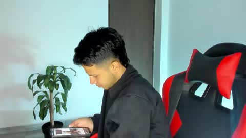 Independence model AbelAsburgo online show from December 16, 1:57 am