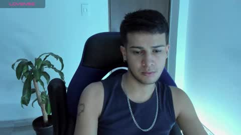 Independence model AbelAsburgo online show from November 3, 12:55 am