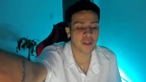 Independence model AbelAsburgo online show from December 21, 6:31 am