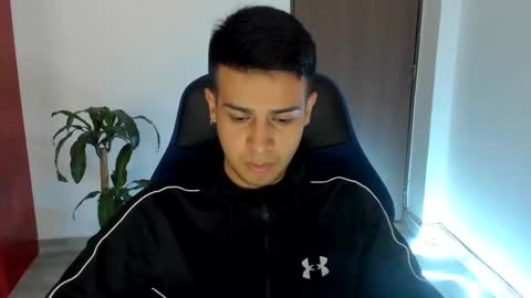 Independence model AbelAsburgo online show from October 15, 6:53 pm