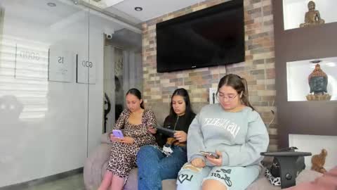 abella_as_ online show from February 16, 1:42 pm