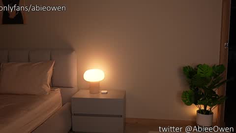 abie_owen online show from March 21, 12:05 am