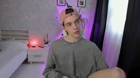 abslut online show from May 18, 2:34 pm