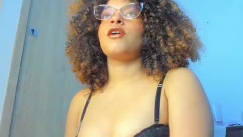 Snapshot of ada_gales_ chatting on October 2, 4:11 am  Isa  online show from October 2, 4:11 am