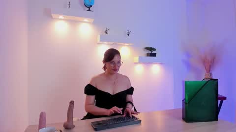 Snapshot of ada_mclaine2 chatting on September 21, 5:28 pm Ada online show from September 21, 5:28 pm