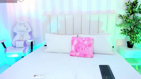    online show from December 11, 1:06 pm