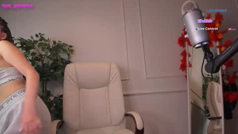Snapshot of adalyn_glow chatting on September 25, 5:20 pm Adalyn online show from September 25, 5:20 pm
