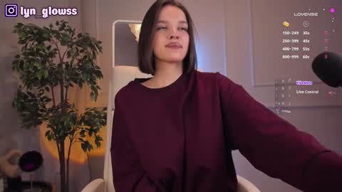 Snapshot of adalyn_glow chatting on January 19, 10:39 am Adalyn online show from January 19, 10:39 am