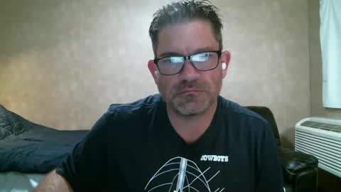 adam91720 online show from December 2, 12:56 am