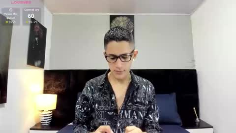 adam_walker_1 online show from March 22, 4:11 pm
