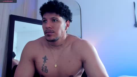 adambrocs1 online show from April 18, 5:59 pm