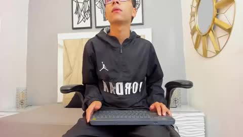 Adams Bobby online show from February 2, 11:06 am