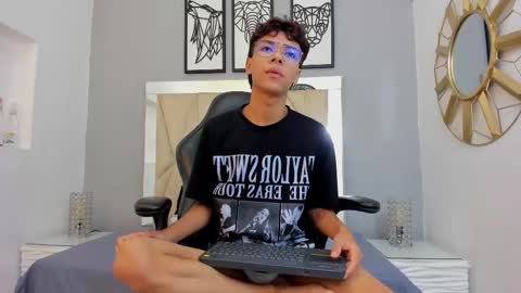 Adams Bobby online show from November 18, 11:57 am