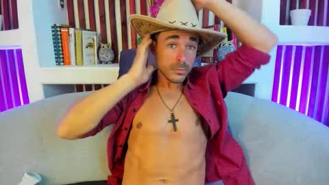 Im Adams Sanz online show from February 7, 8:12 pm