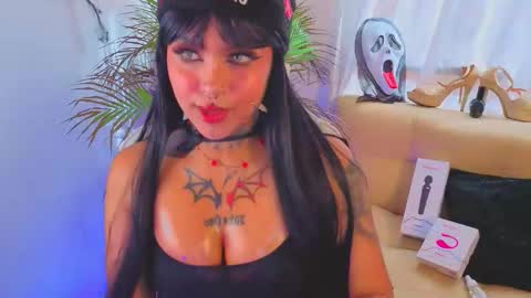 Snapshot of adamsniki chatting on October 20, 12:43 pm adamsniki online show from October 20, 12:43 pm
