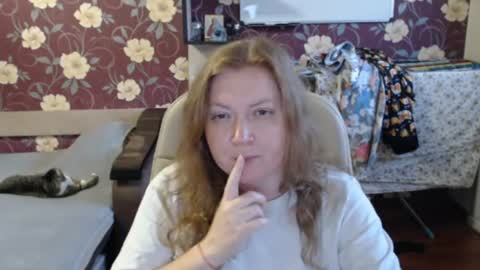 Adel online show from July 15, 5:17 pm