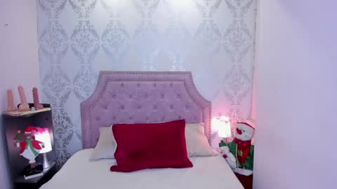 Adelaine online show from December 19, 9:07 am