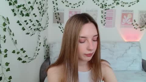 Snapshot of adele0_0 chatting on February 25, 9:53 am Adele online show from February 25, 9:53 am