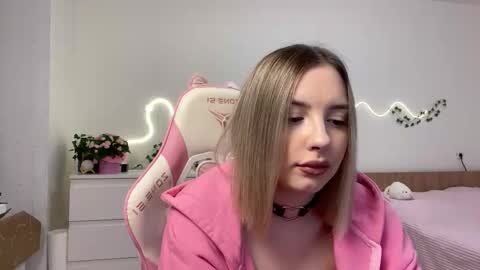 Adele online show from March 11, 8:45 pm