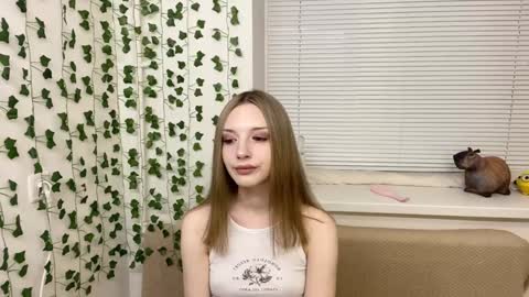 Snapshot of adele0_0 chatting on December 3, 3:28 pm Adele online show from December 3, 3:28 pm