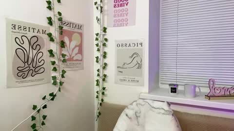 Snapshot of adele0_0 chatting on December 29, 12:45 pm Adele online show from December 29, 12:45 pm