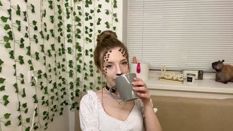 Snapshot of adele0_0 chatting on December 10, 2:50 pm Adele online show from December 10, 2:50 pm