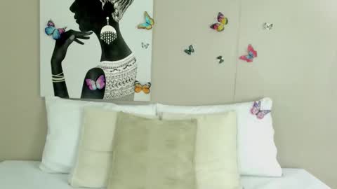 Adele Smithh online show from January 8, 5:30 pm